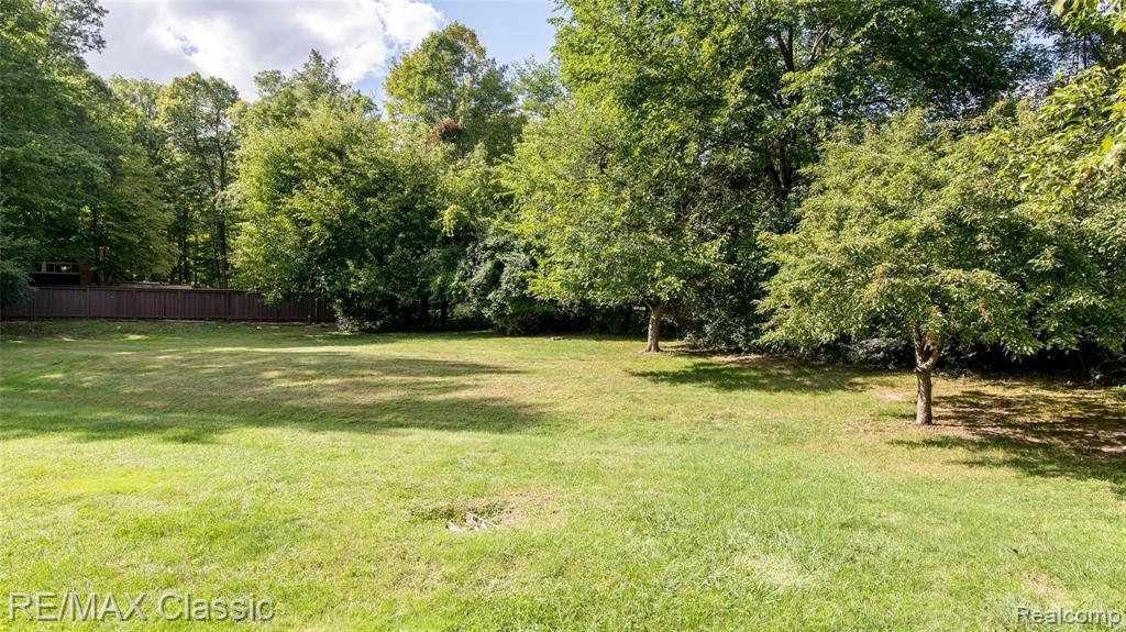 29726 Highmeadow Road Farmington Hills, MI 48334 - Photo 10 of 52