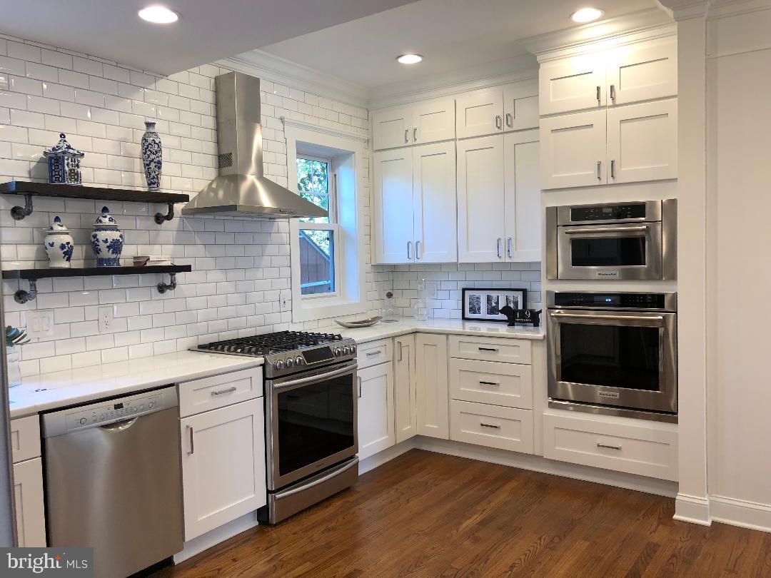 8903 Ridge Place Bethesda, MD 20817 - Photo 3 of 20 Kitchen aid and Samsung appliances w/granite