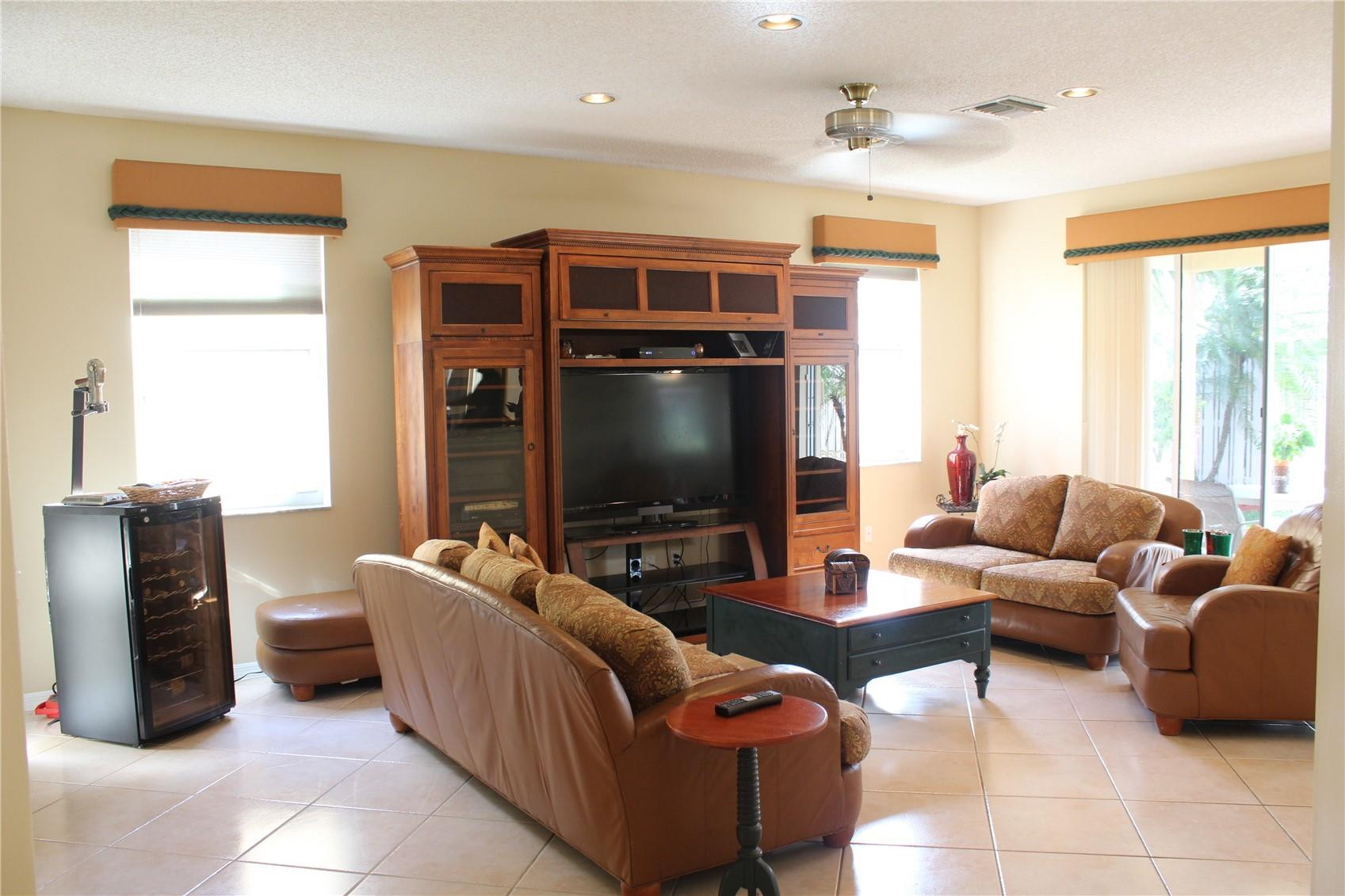 18222 Southwest 27th Street Miramar, FL 33029 - Photo 9 of 21 Photo 9