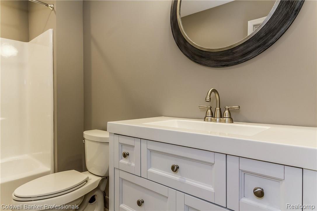 1141 Hathaway Rising Rochester, MI 48306 - Photo 40 of 50 040-Second_Floor_Bath-5947789-large.jpg