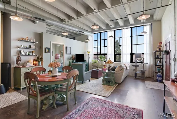 $165,000 | 1720 Chouteau Avenue, Unit 201, St. Louis, MO 63103