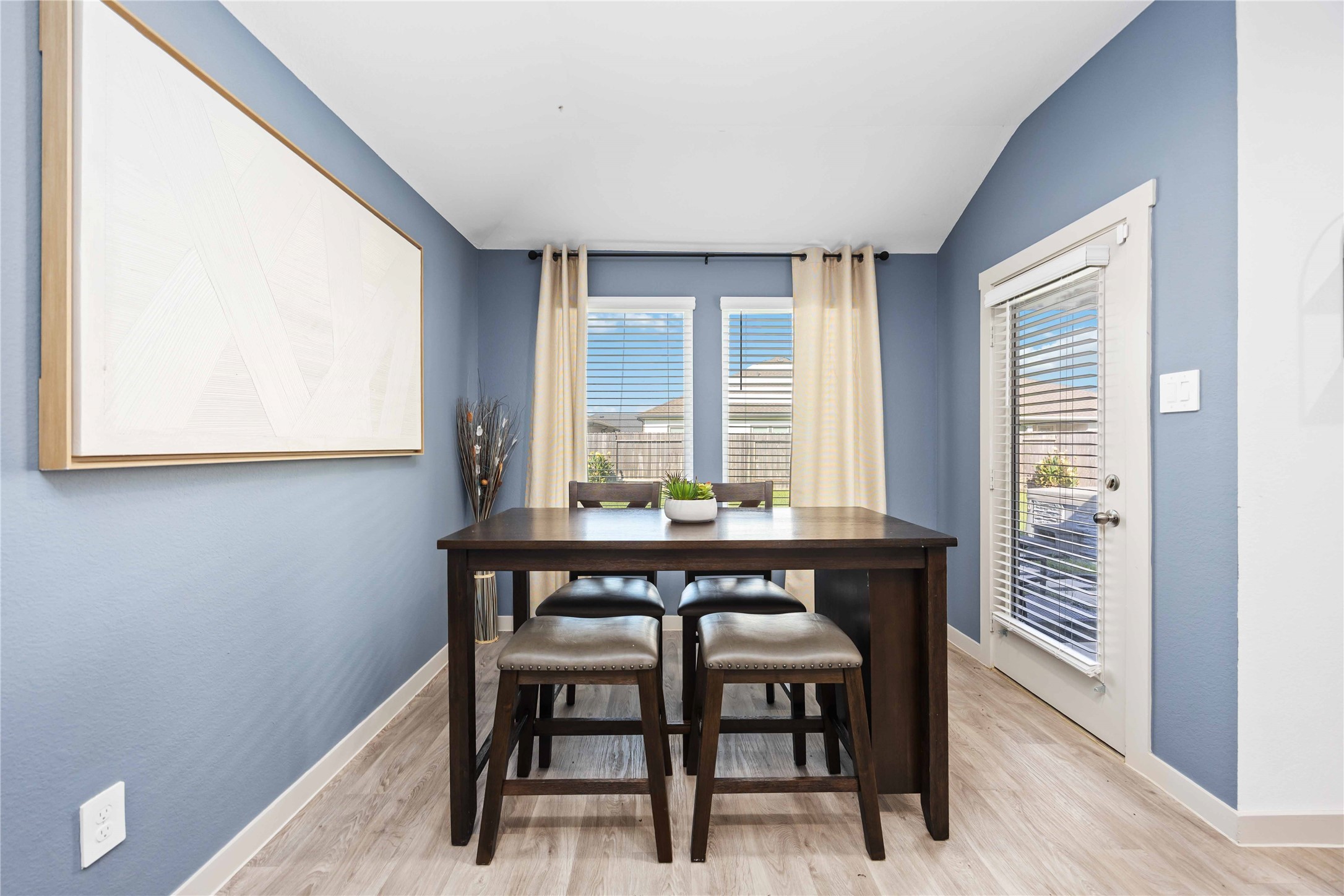7826 Cattleman Vly Drive Rosharon, TX 77583 - Photo 13 of 29 a dining room with furniture and window