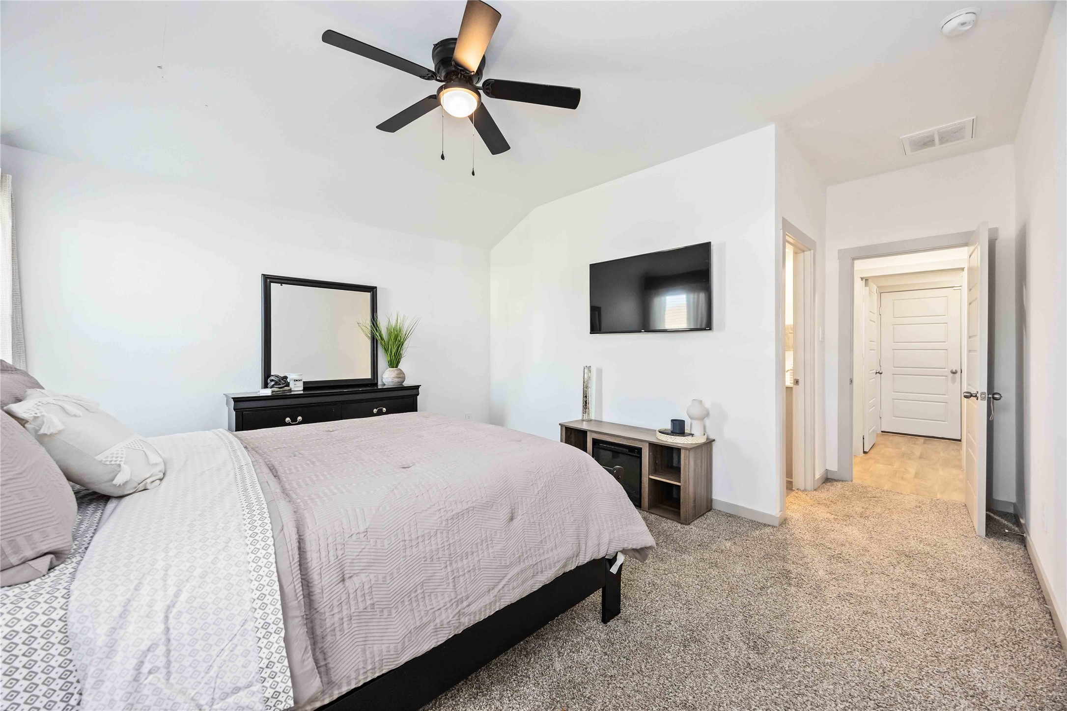 7826 Cattleman Vly Drive Rosharon, TX 77583 - Photo 20 of 29 a bedroom with a large bed a flat tv screen and furniture