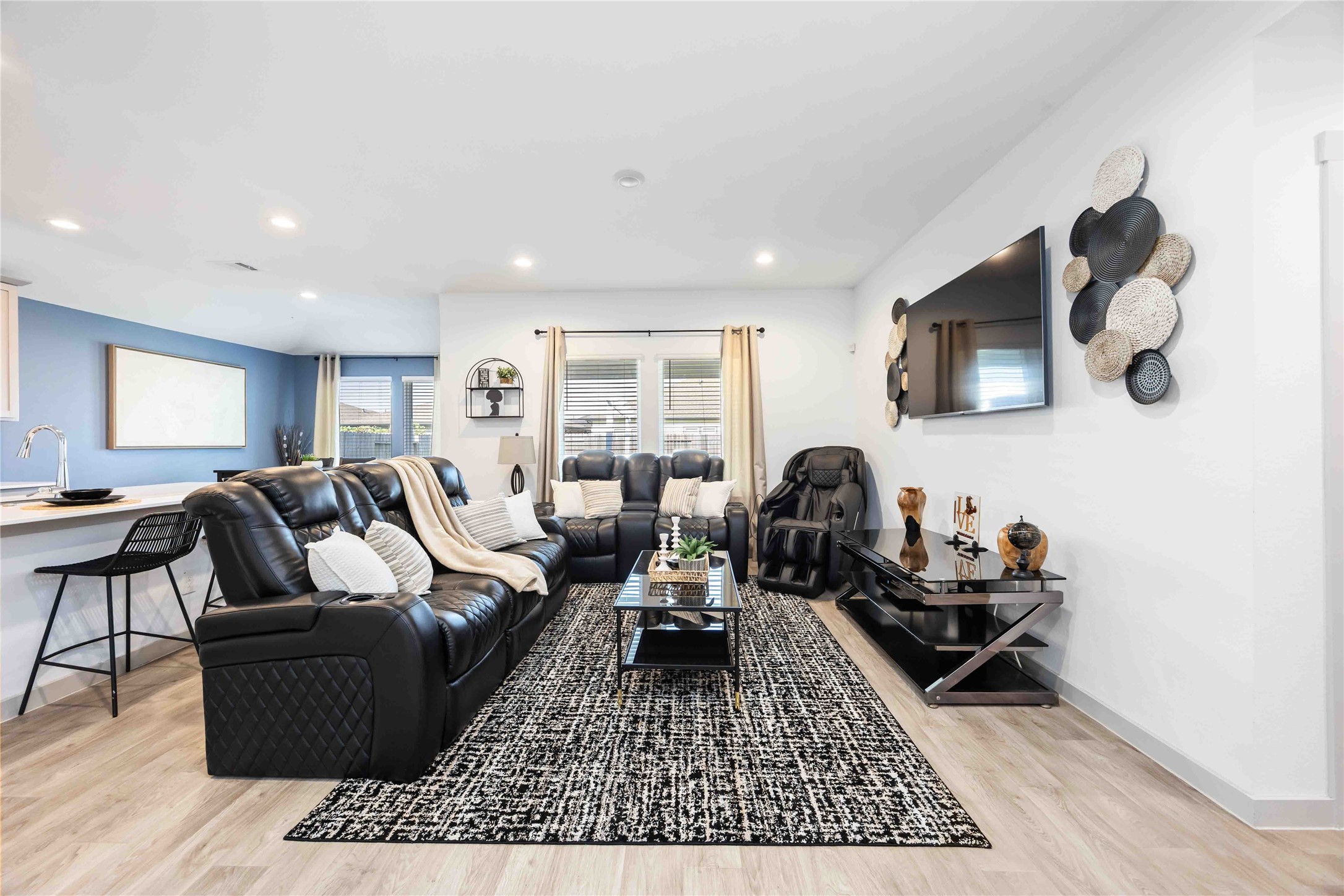 7826 Cattleman Vly Drive Rosharon, TX 77583 - Photo 5 of 29 a living room with furniture and a rug