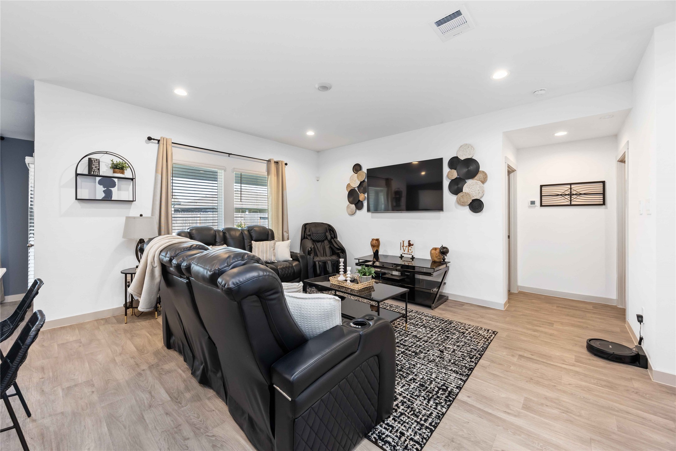 7826 Cattleman Vly Drive Rosharon, TX 77583 - Photo 6 of 29 a living room with furniture and a flat screen tv