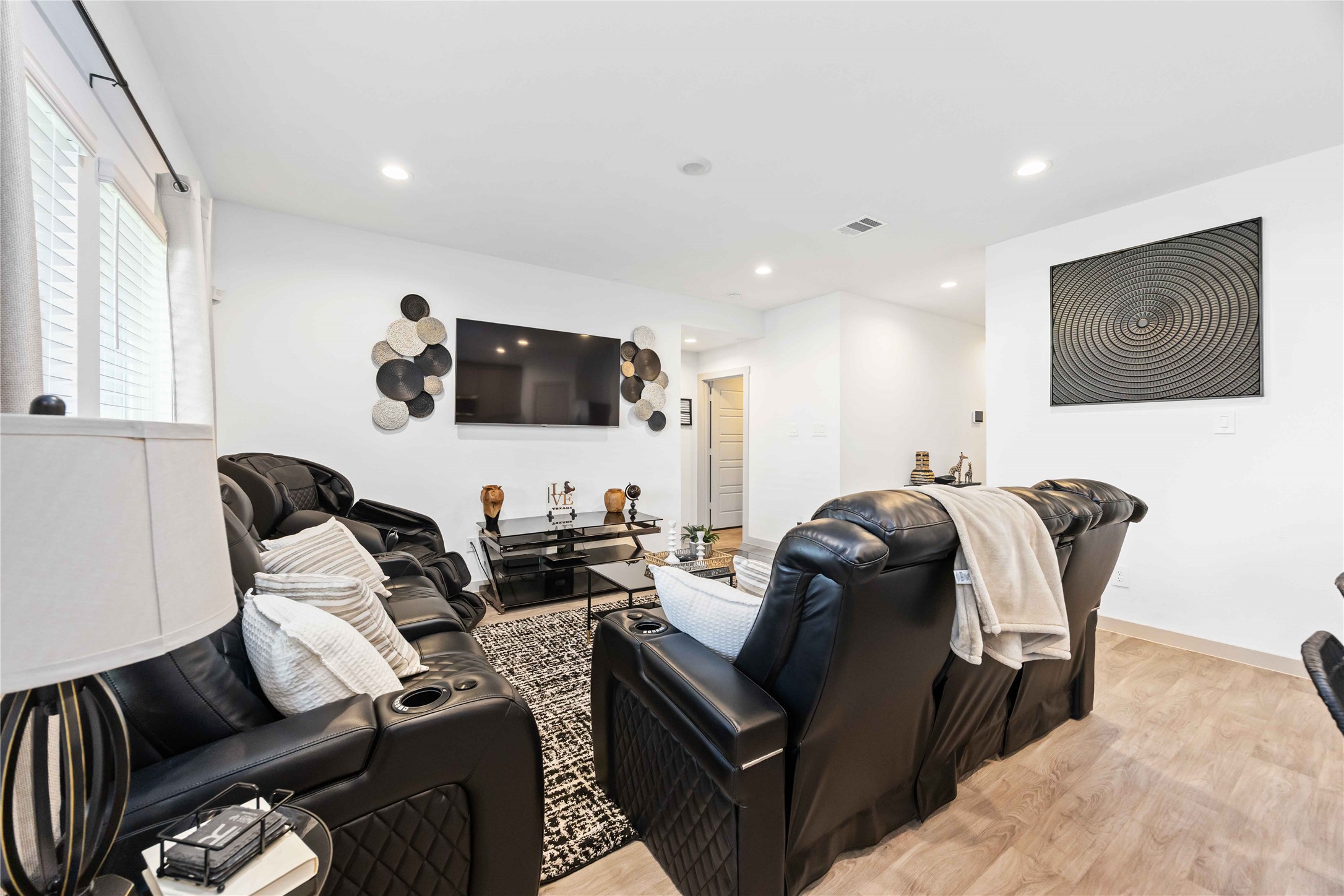 7826 Cattleman Vly Drive Rosharon, TX 77583 - Photo 7 of 29 a living room with furniture and a flat screen tv