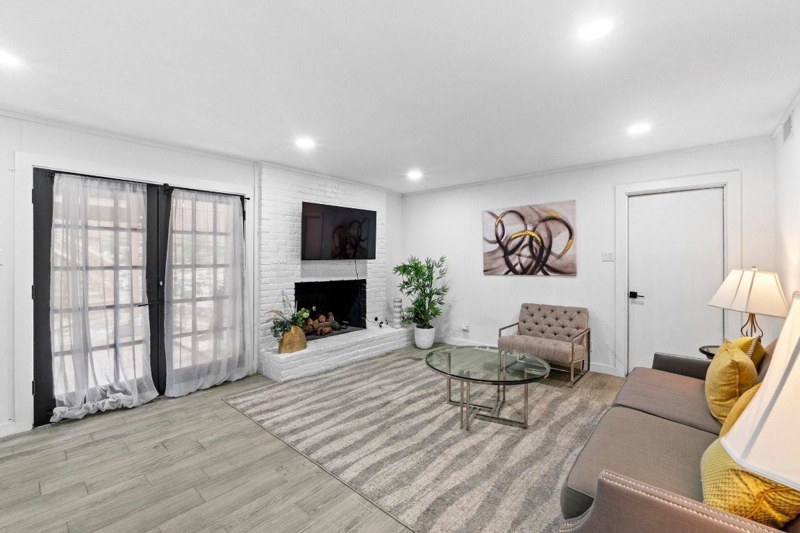 3520 Highland View Drive Austin, TX 78731 - Photo 17 of 38 a living room with furniture and a flat screen tv