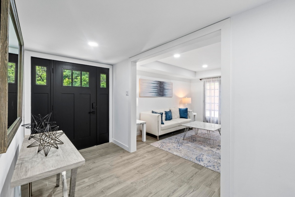 3520 Highland View Drive Austin, TX 78731 - Photo 19 of 38 a living room with furniture and a table