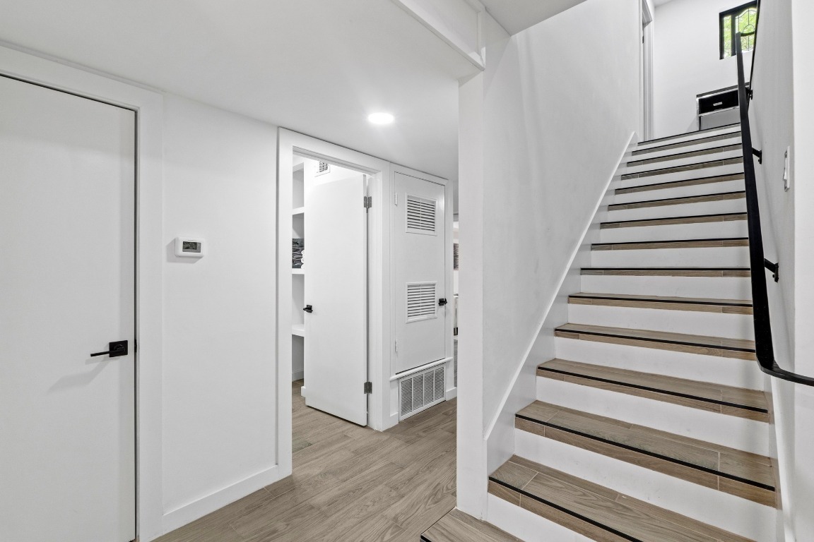 3520 Highland View Drive Austin, TX 78731 - Photo 21 of 38 a view of a hallway with wooden floor and entryway