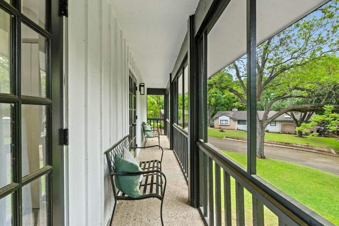 3520 Highland View Drive Austin, TX 78731 - Photo 32 of 38 a view of a porch