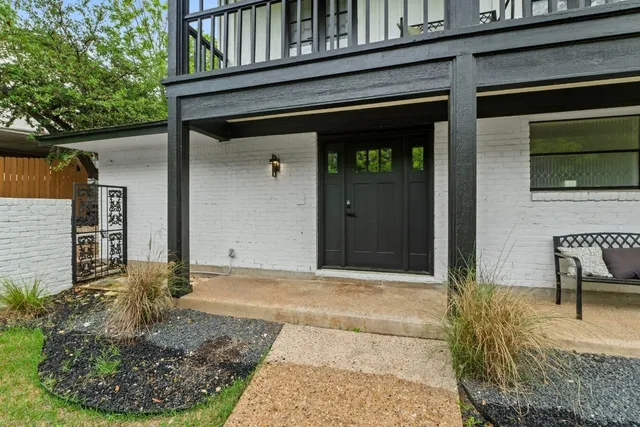 a view of a entryway front of house
