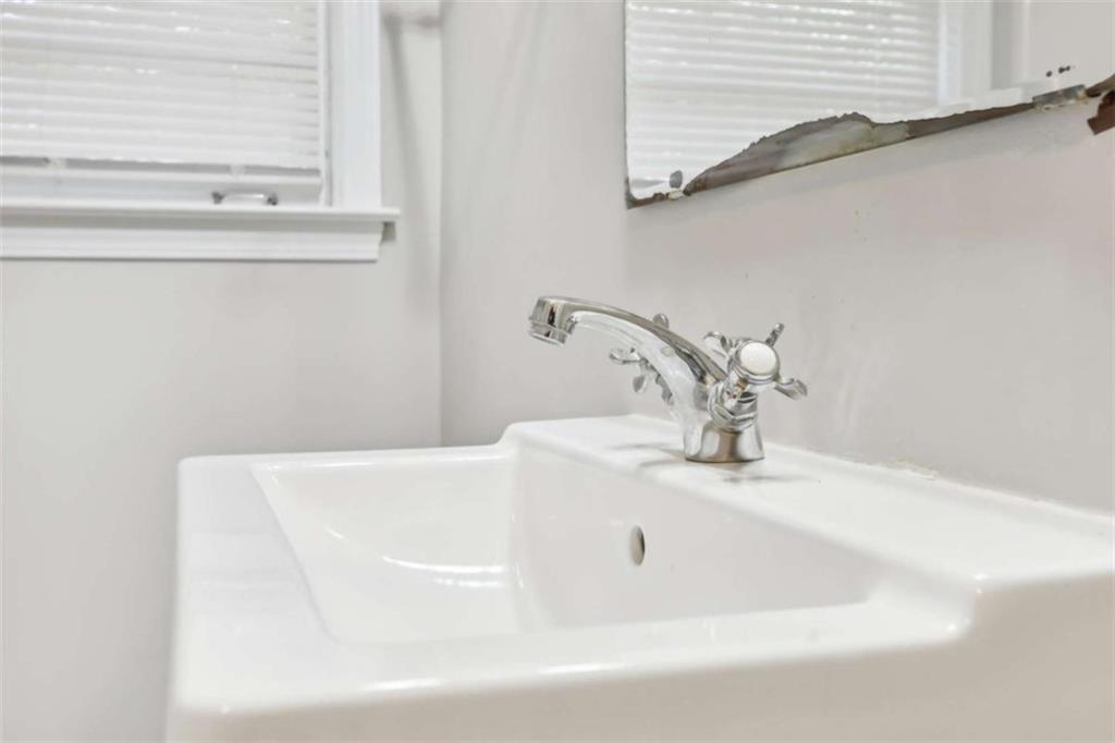 1840 Camellia Drive Decatur, GA 30032 - Photo 27 of 28 a bathroom with a white sink