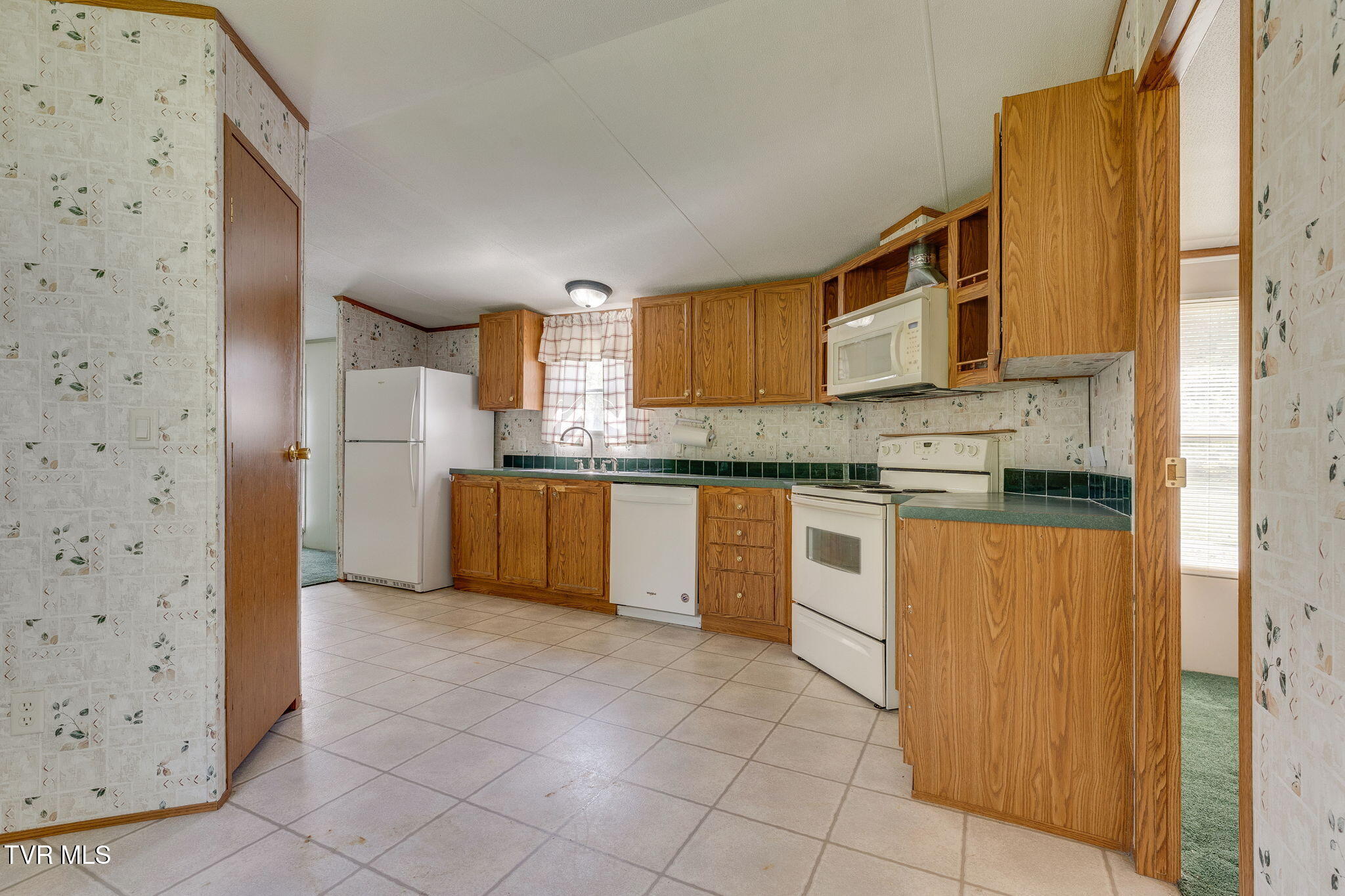 120 Bear Hollow Road Bristol, TN 37620 - Photo 12 of 43 011