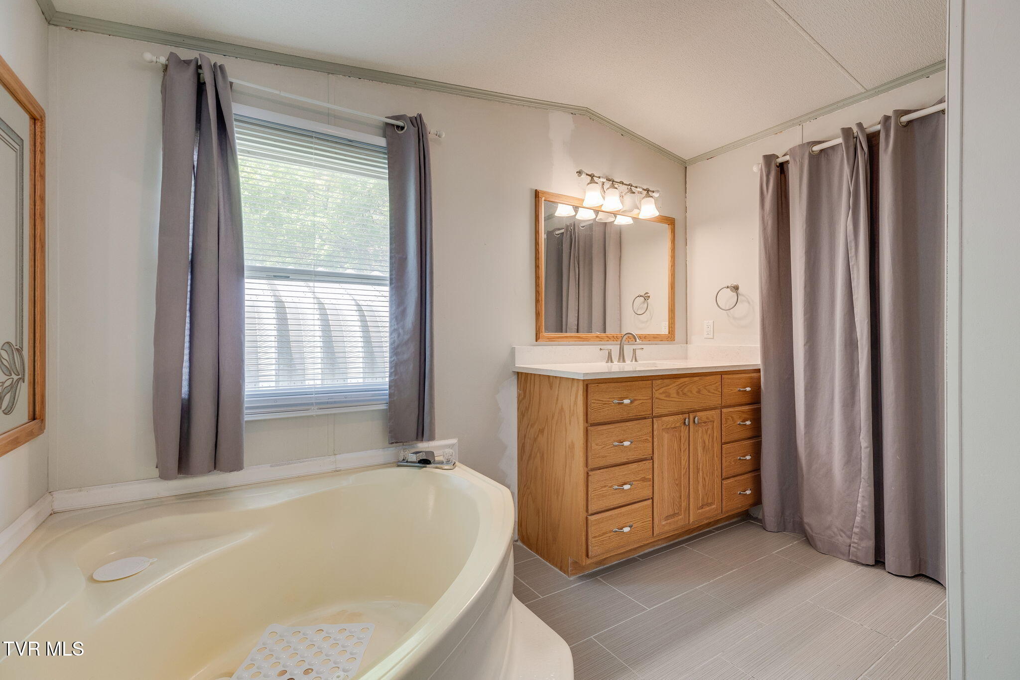 120 Bear Hollow Road Bristol, TN 37620 - Photo 16 of 43 015