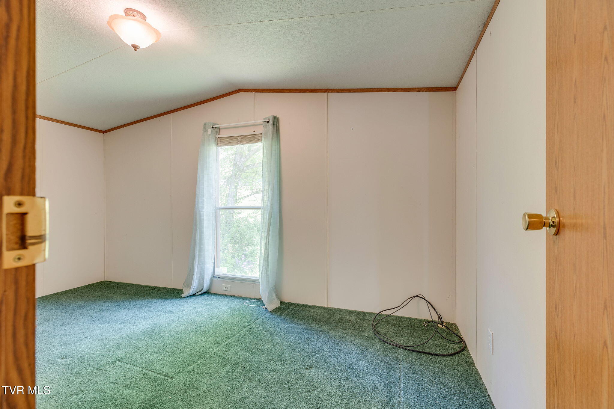 120 Bear Hollow Road Bristol, TN 37620 - Photo 17 of 43 016