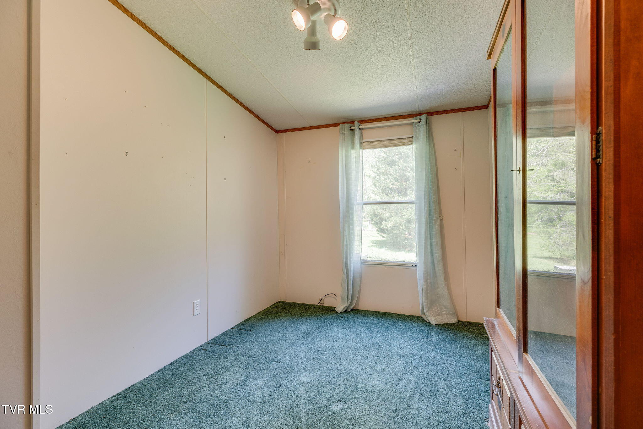 120 Bear Hollow Road Bristol, TN 37620 - Photo 20 of 43 019