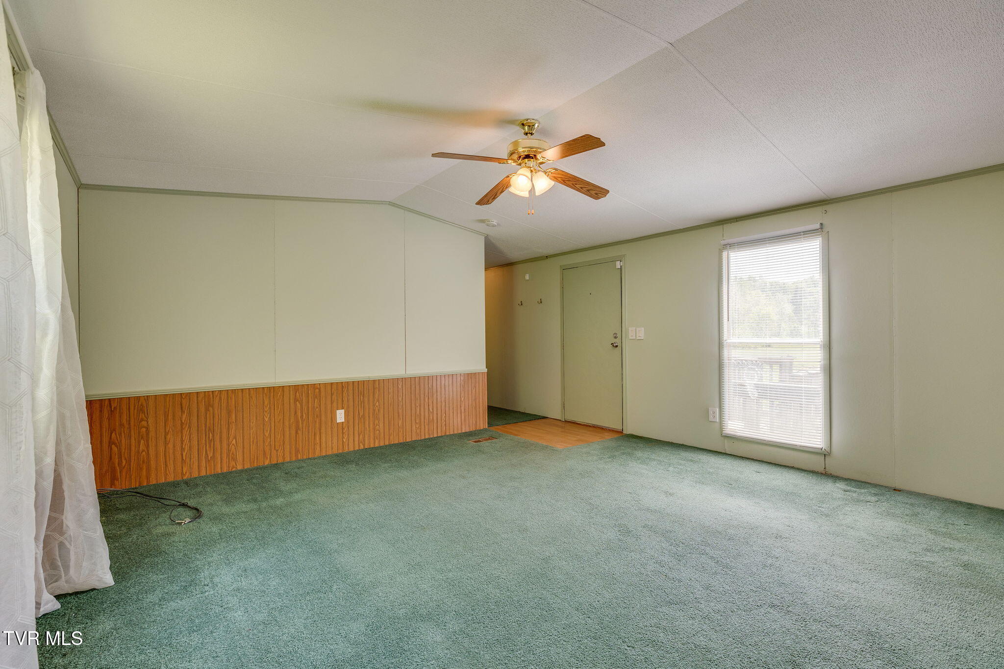 120 Bear Hollow Road Bristol, TN 37620 - Photo 8 of 43 007