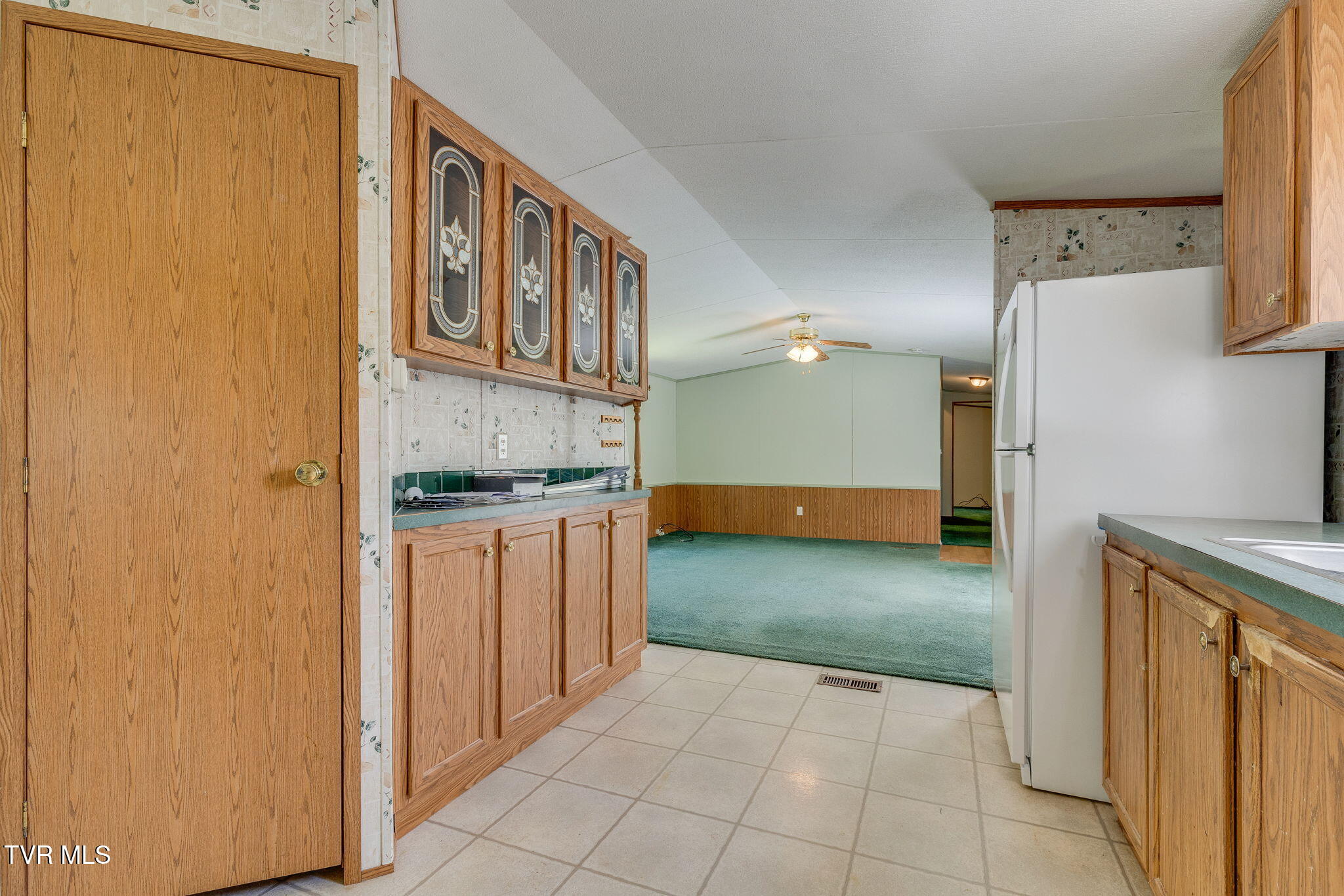 120 Bear Hollow Road Bristol, TN 37620 - Photo 10 of 43 009