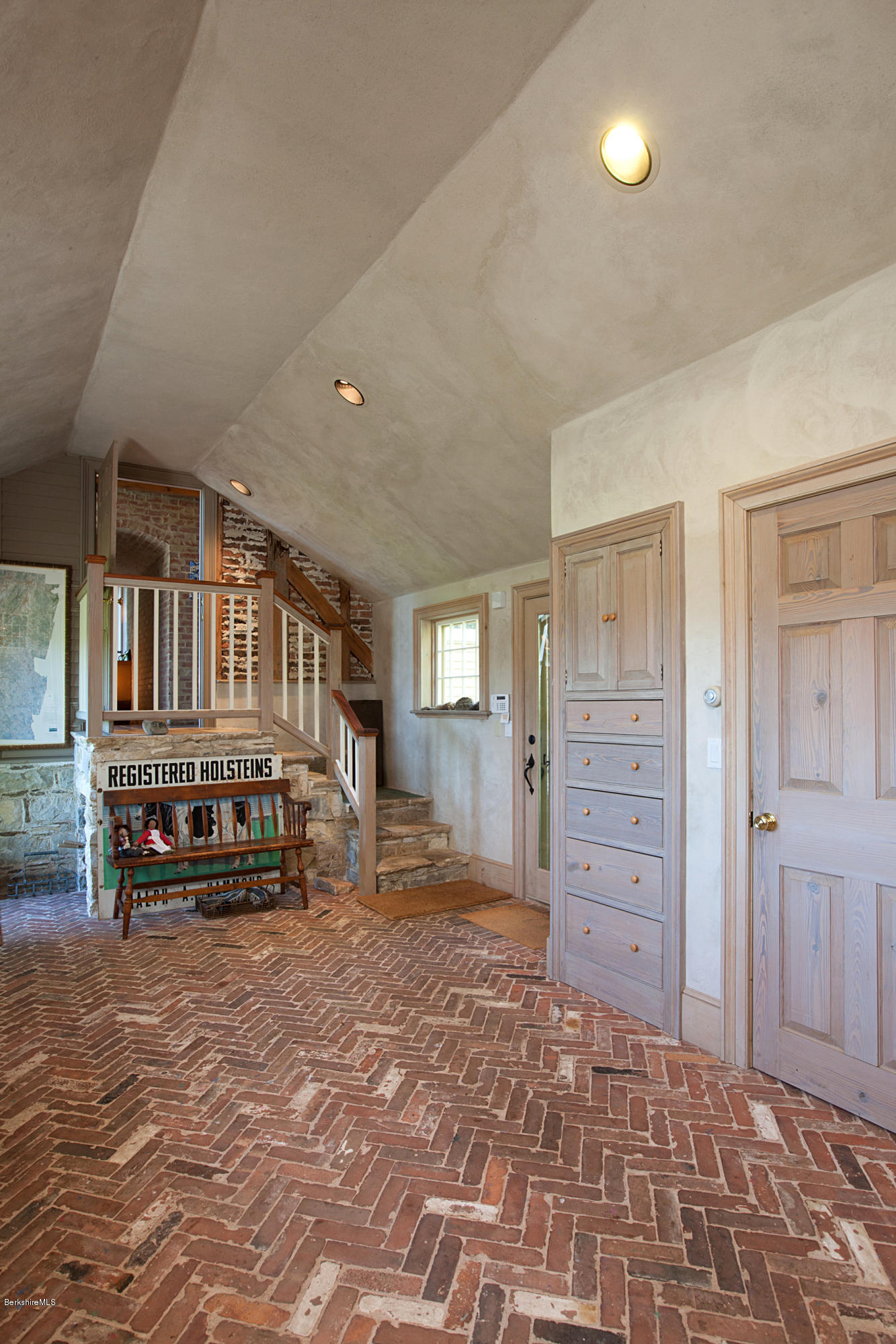 795 Rannapo Road Sheffield, MA 01257 - Photo 31 of 50 Guest House Mud Room