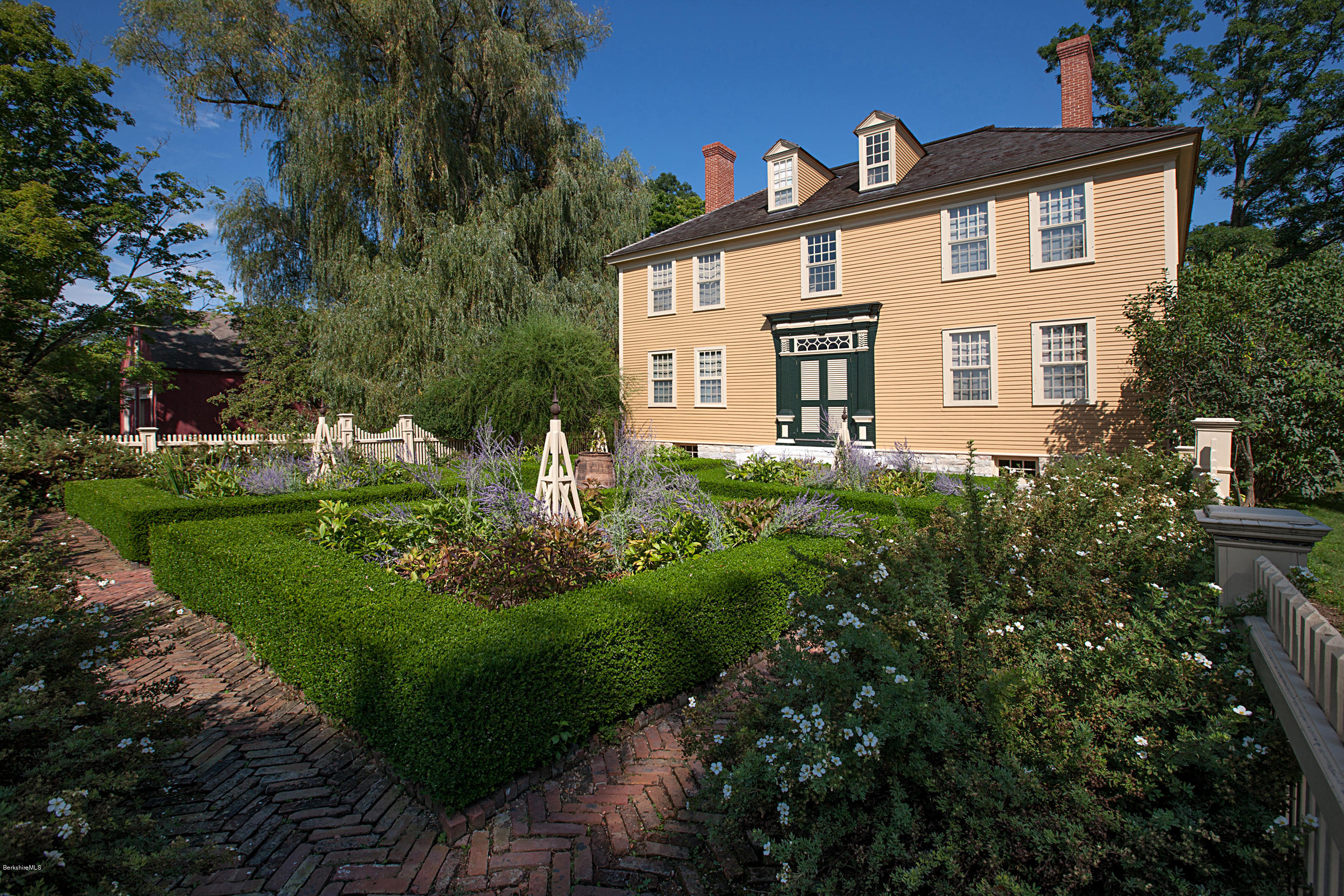 795 Rannapo Road Sheffield, MA 01257 - Photo 8 of 50 Entrance