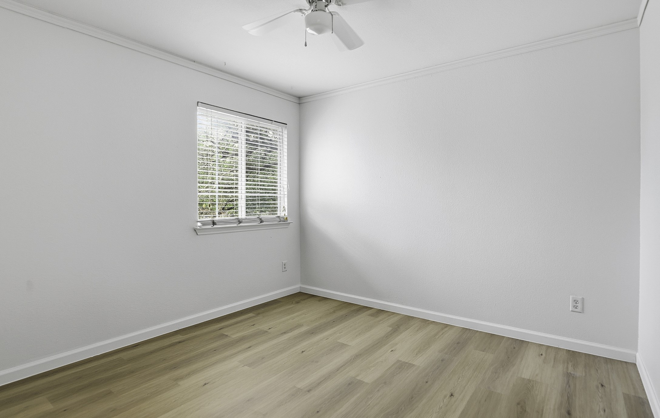 814 Bogart Road Cedar Park, TX 78613 - Photo 18 of 25 an empty room with a window