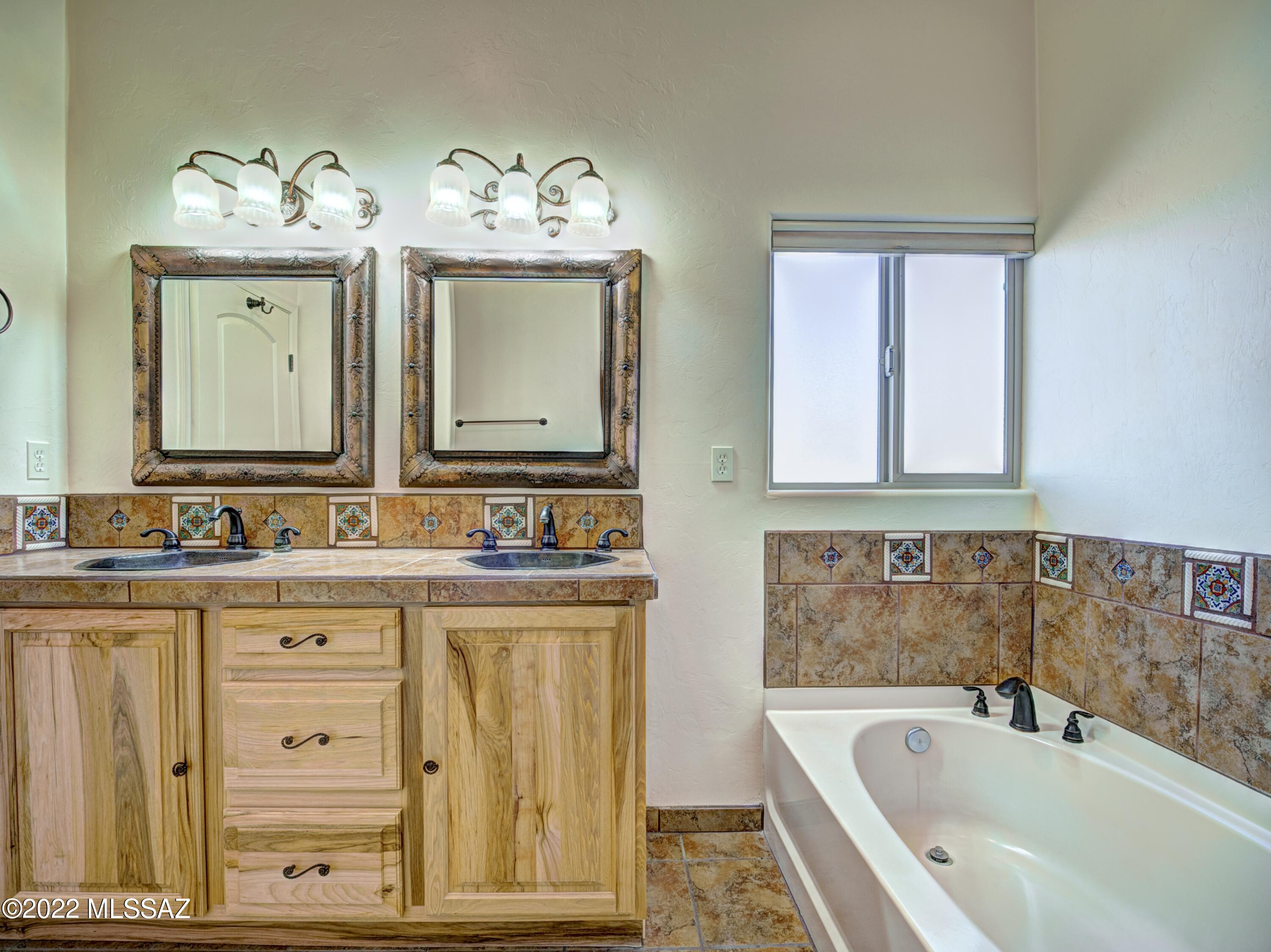 1360 Esta Corte Corte, Unit CORTE Rio Rico, AZ 85648 - Photo 20 of 32