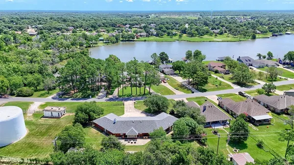 an aerial view of a house with outdoor space and lake view