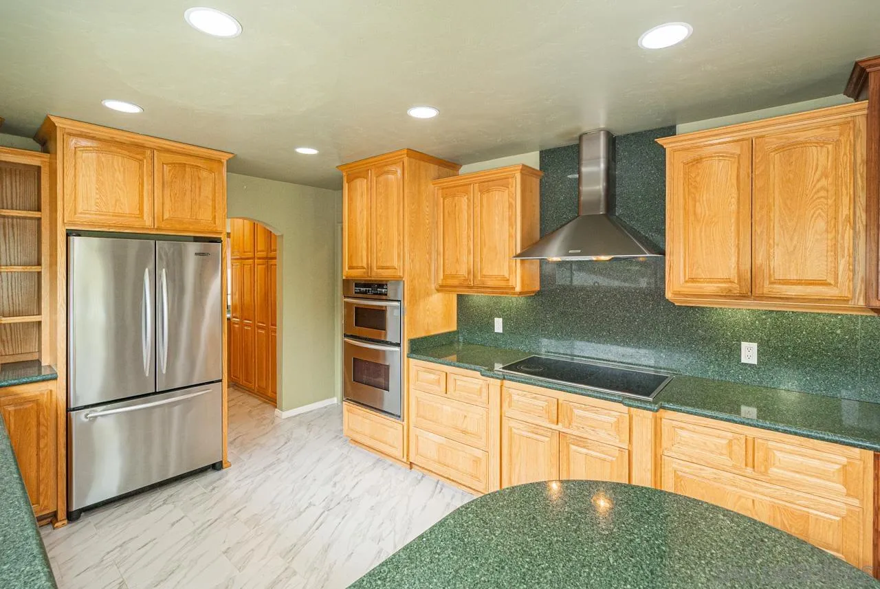 11467 Fuerte Farms Road El Cajon, CA 92020 - Photo 10 of 40 Gallery Image 10