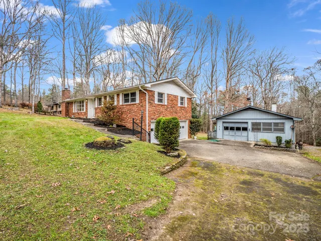 $590,000 | 136 Old Tanglewood Trail, Hendersonville, NC 28739