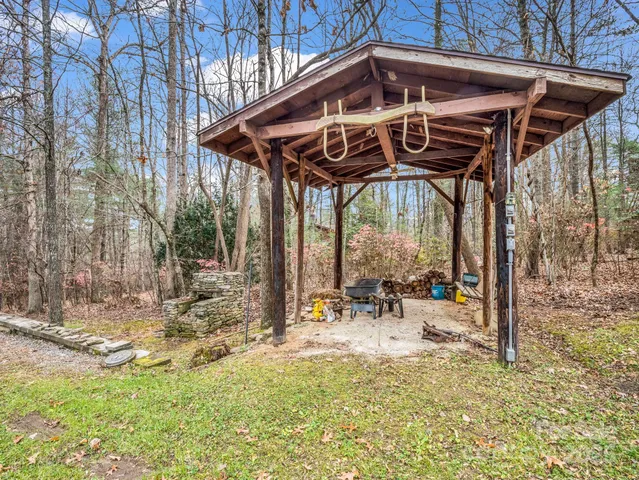 $590,000 | 136 Old Tanglewood Trail, Hendersonville, NC 28739