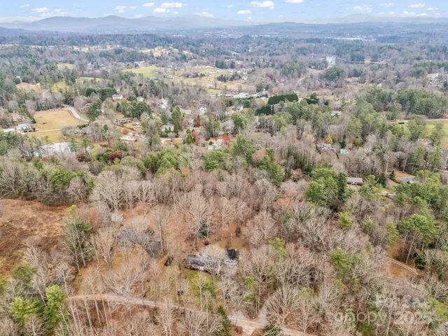 $590,000 | 136 Old Tanglewood Trail, Hendersonville, NC 28739