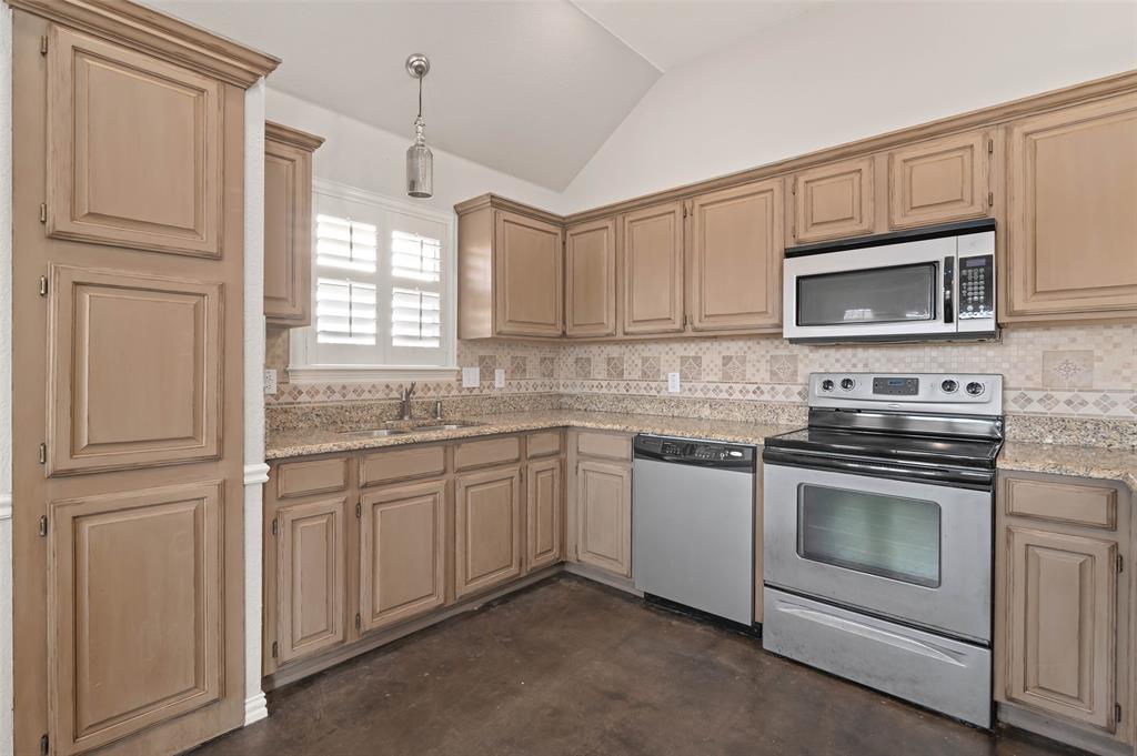 807 Birch Circle Van Alstyne, TX 75495 - Photo 11 of 27