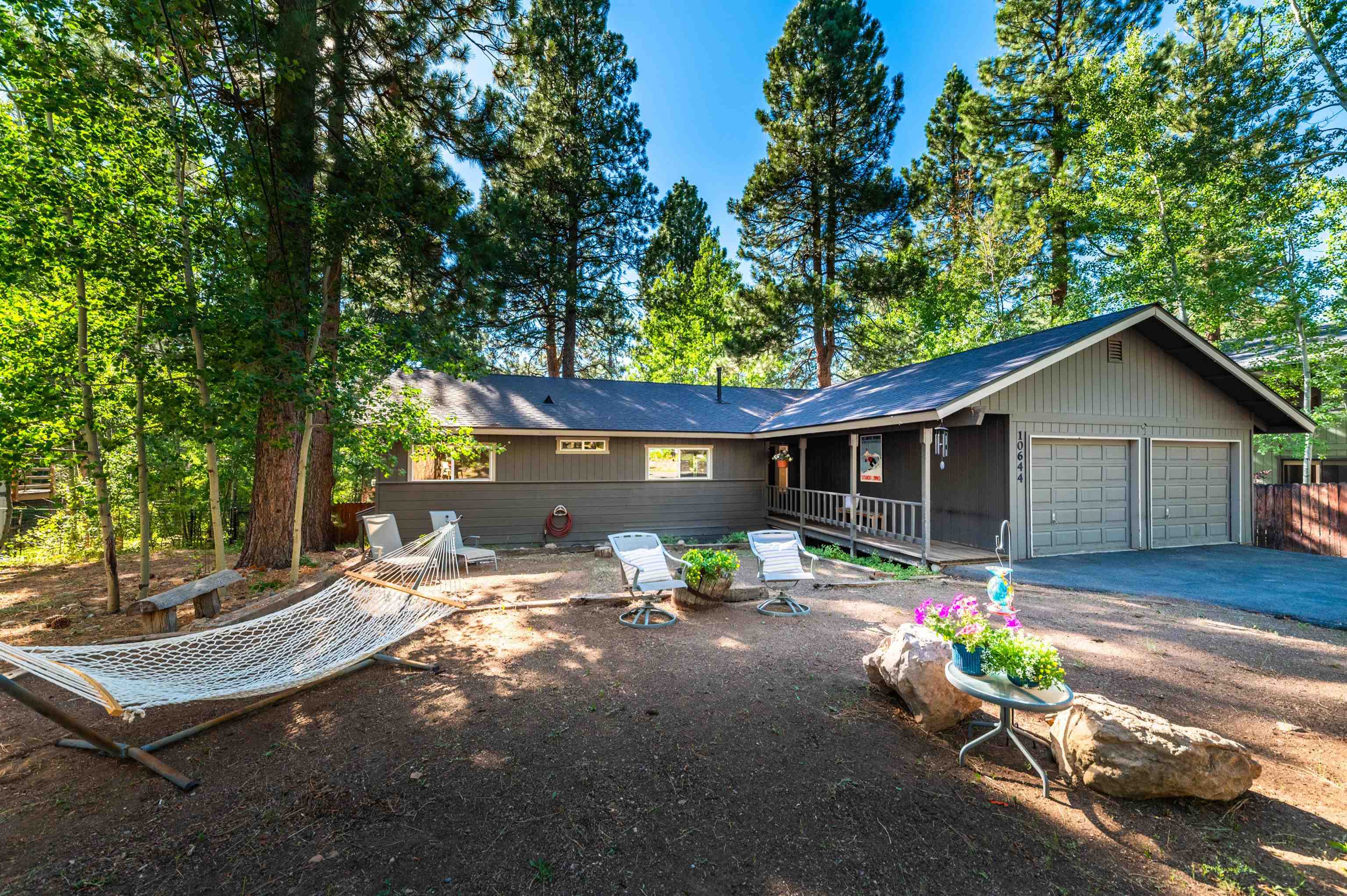 10644 Codogan Street Truckee, CA 96161 - Photo 27 of 28 a view of a house with backyard and sitting area