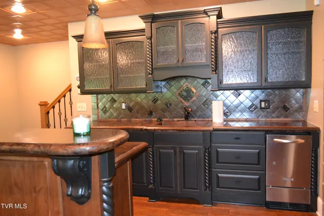 $639,900 | 20095 Hortenstine Place, Abingdon, VA 24211