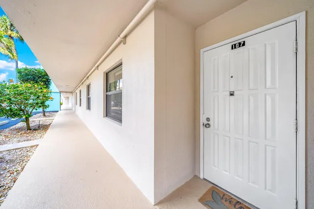 $259,000 | 2424 North Federal Highway, Unit 107, Boynton Beach, FL 33435