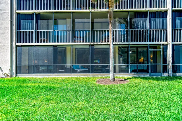 $259,000 | 2424 North Federal Highway, Unit 107, Boynton Beach, FL 33435