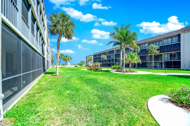 $259,000 | 2424 North Federal Highway, Unit 107, Boynton Beach, FL 33435