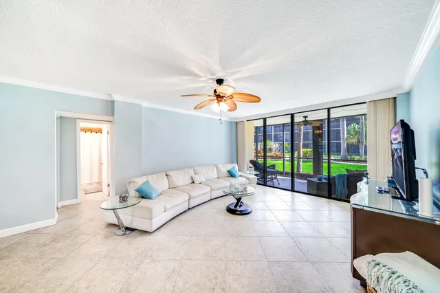 $259,000 | 2424 North Federal Highway, Unit 107, Boynton Beach, FL 33435