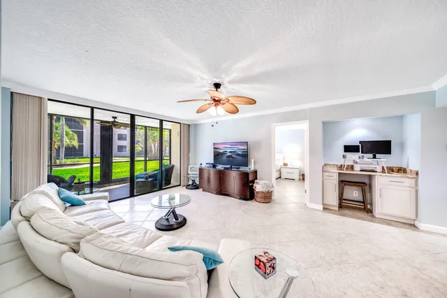 $259,000 | 2424 North Federal Highway, Unit 107, Boynton Beach, FL 33435