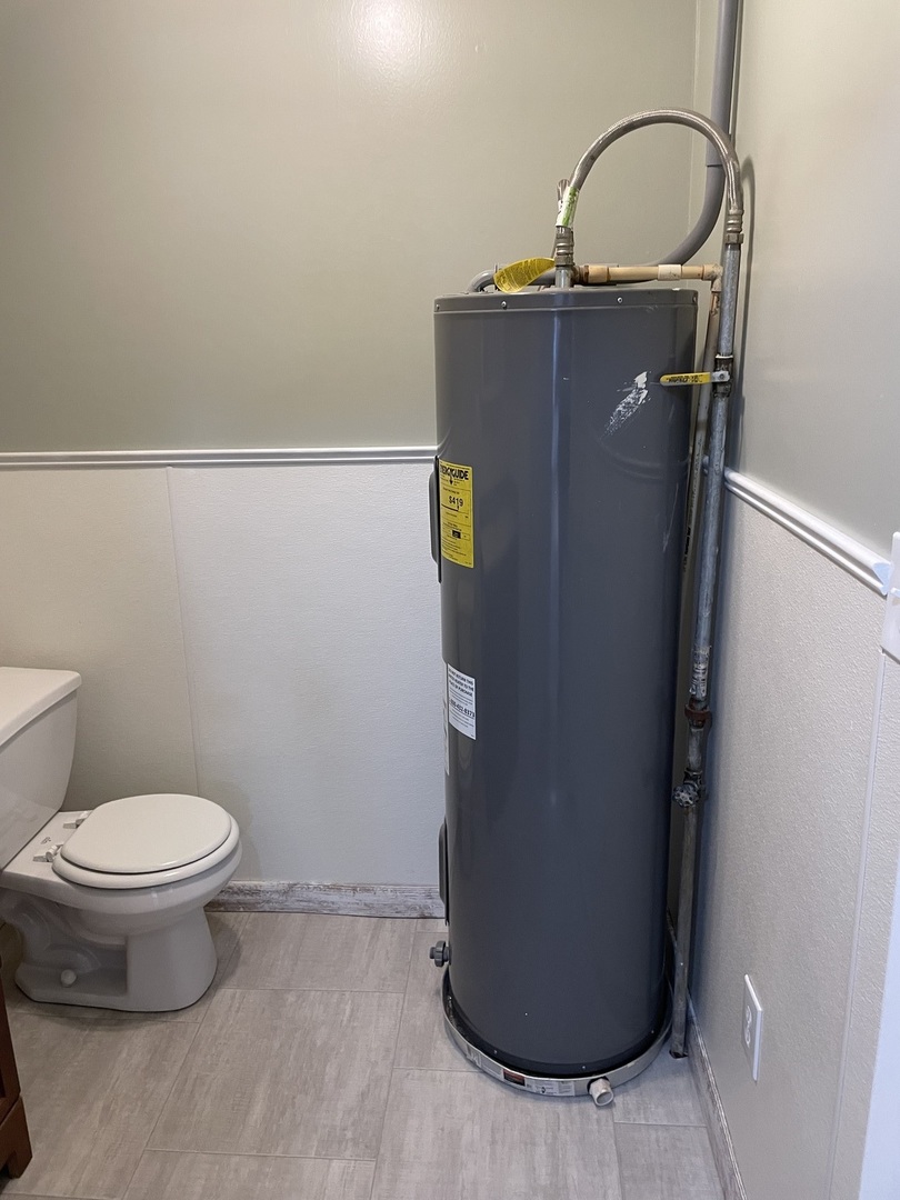 746 Mt Mission Road Metropolis, IL 62960 - Photo 14 of 24 a close view of toilet