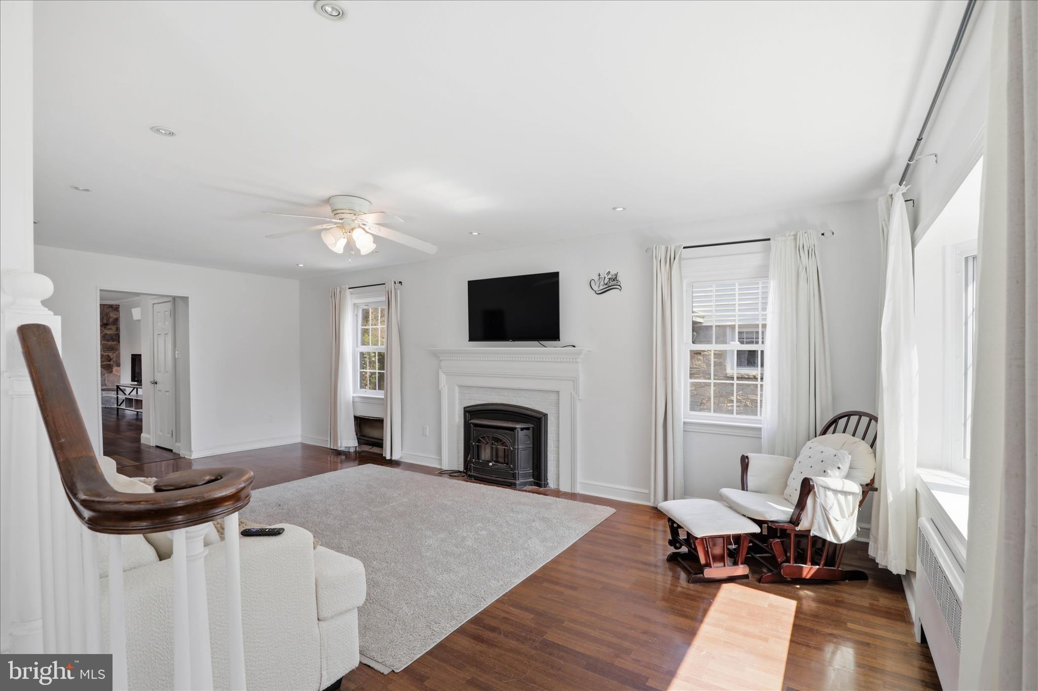 115 East Roseville Road Lancaster, PA 17601 - Photo 8 of 56 Living room