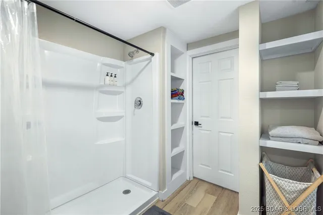 $1,295,000 | 122 Burning Bush Drive, Gravois Mills, MO 65037