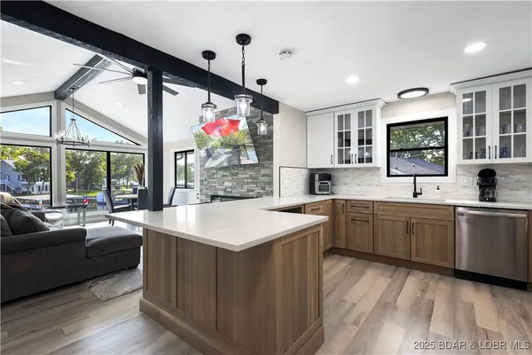 $1,295,000 | 122 Burning Bush Drive, Gravois Mills, MO 65037
