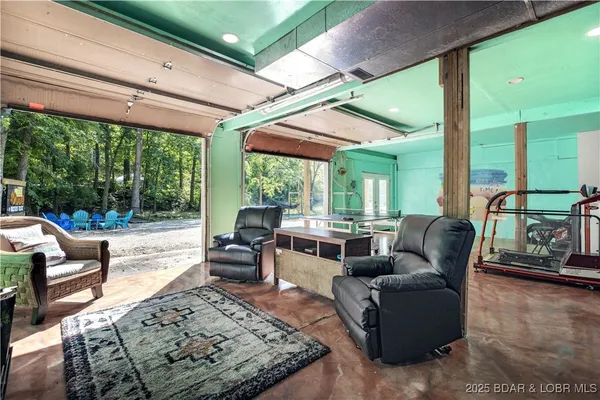 $1,295,000 | 122 Burning Bush Drive, Gravois Mills, MO 65037