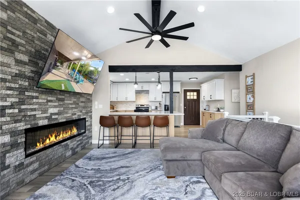$1,295,000 | 122 Burning Bush Drive, Gravois Mills, MO 65037