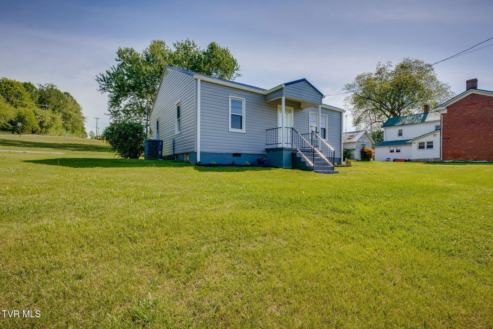 541 Free Hill Road Gray, TN 37615 - Photo 2 of 25 002