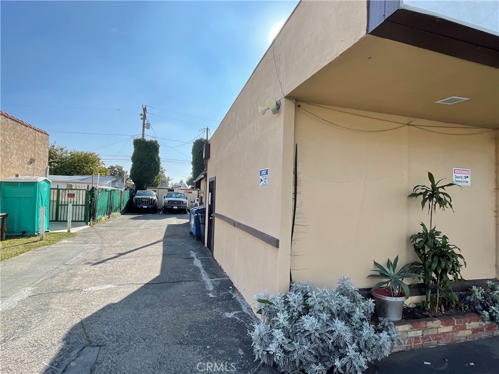 1852 West 17th Street Santa Ana, CA 92706 - Photo 11 of 43