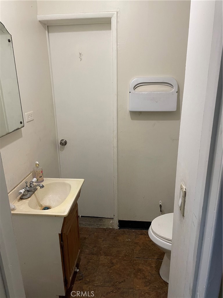 1852 West 17th Street Santa Ana, CA 92706 - Photo 22 of 43