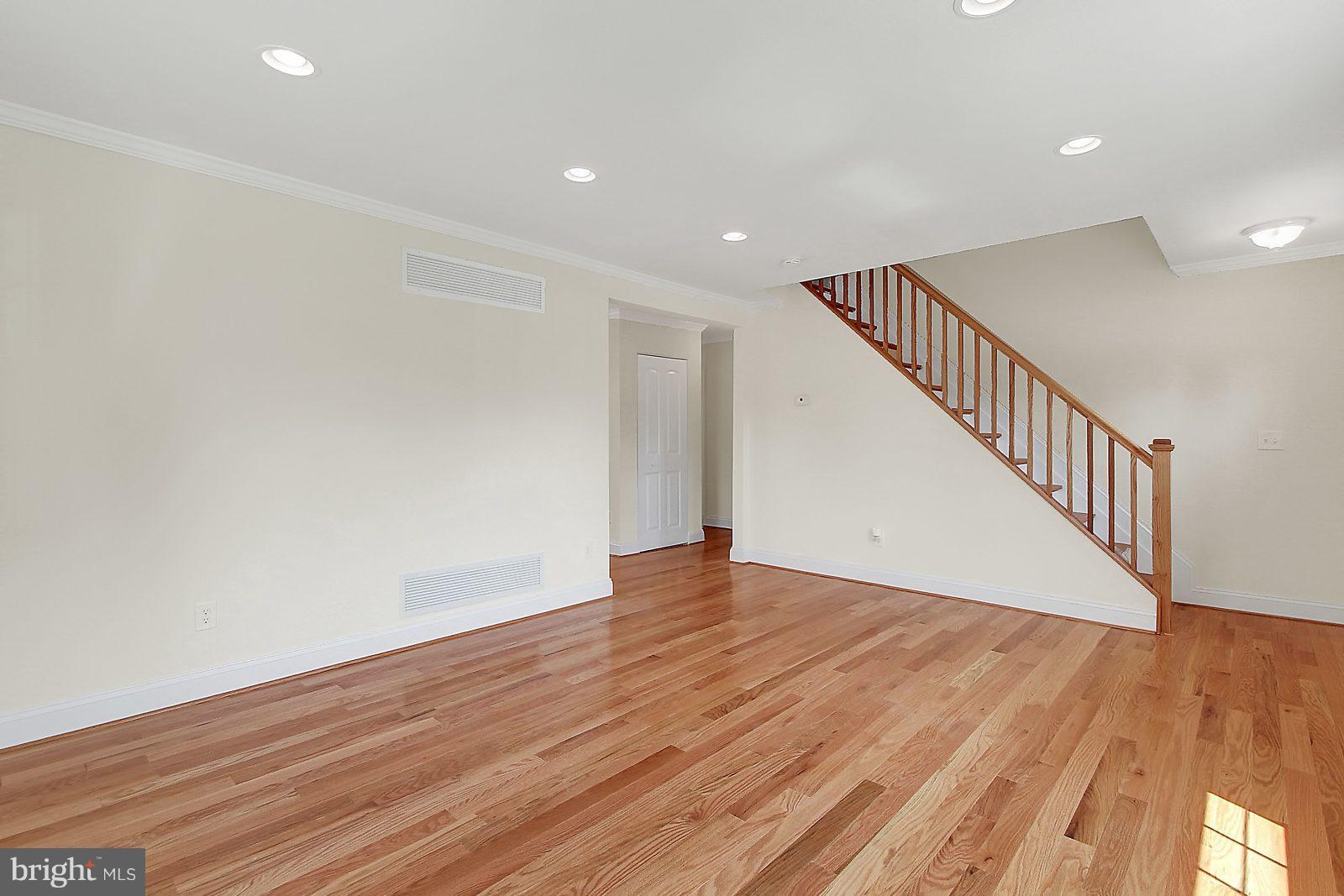1214 Black Friars Road Baltimore, MD 21228 - Photo 3 of 25 Living Room