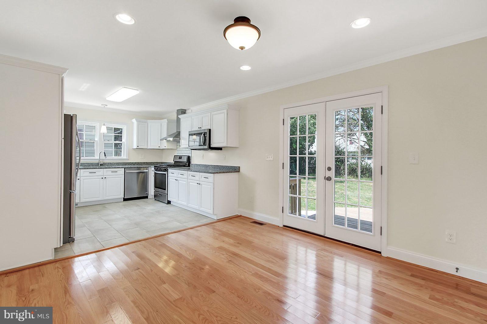 1214 Black Friars Road Baltimore, MD 21228 - Photo 4 of 25 Dining Room